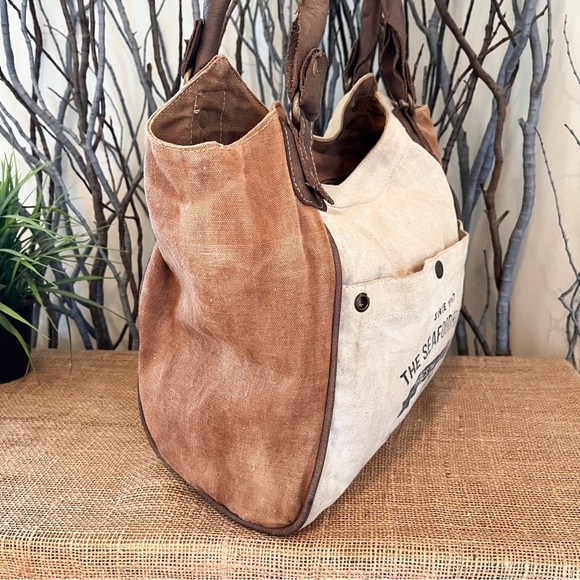 Clea Ray The Seafood Heaven Canvas Tote. - Picture 6 of 14